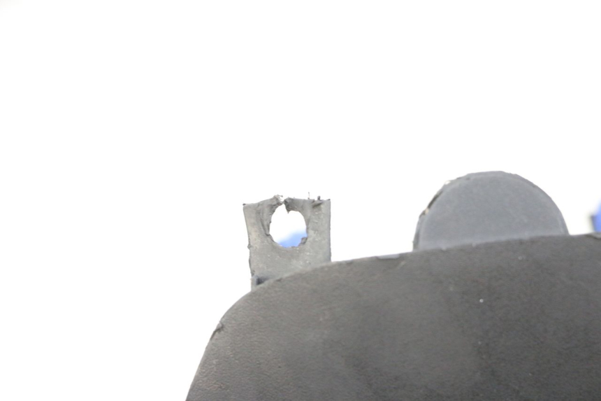 photo de PROTETOR DE GUIDÃO DIANTEIRO PEUGEOT ELYSEO 125 (1999 - 2004) - Detalhe da peça