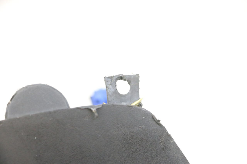photo de PROTETOR DE GUIDÃO DIANTEIRO PEUGEOT ELYSEO 125 (1999 - 2004) - Zoom do estado de desgaste