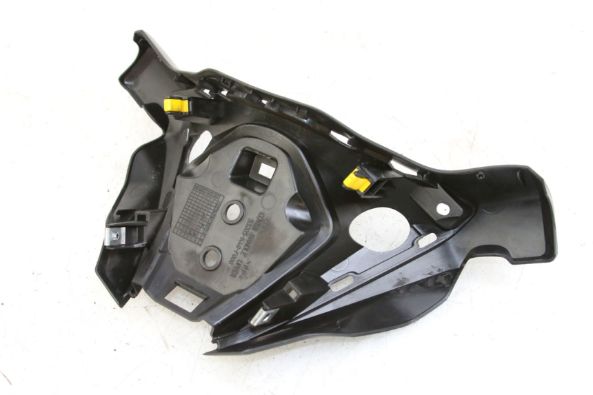 photo de PROTETOR DE GUIDÃO DIANTEIRO HONDA FORZA 125 (2015 - 2016) - Zoom do estado de desgaste