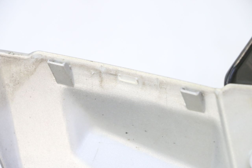 photo de PROTETOR DE GUIDÃO DIANTEIRO PEUGEOT KISBEE 2T 50 (2010 - 2017) - Zoom do estado de desgaste