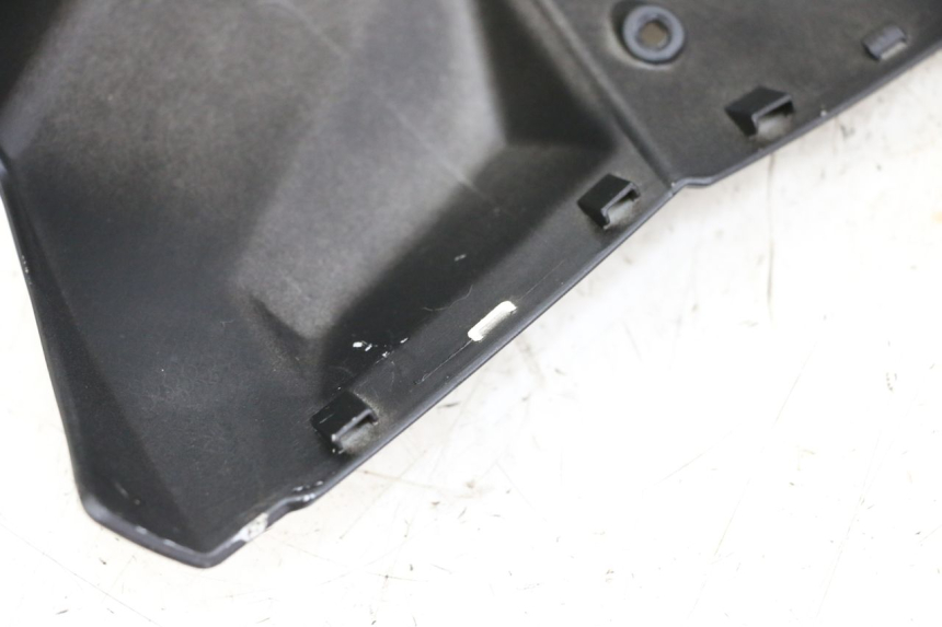 photo de PROTETOR DE GUIDÃO DIANTEIRO PEUGEOT KISBEE 4T 50 (2018 - 2022) - Detalhe da peça