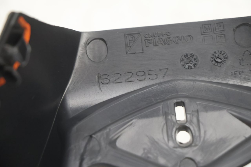 photo de PROTETOR DE GUIDÃO DIANTEIRO PIAGGIO MP3 500 (2011 - 2015) - Pontos de fixação