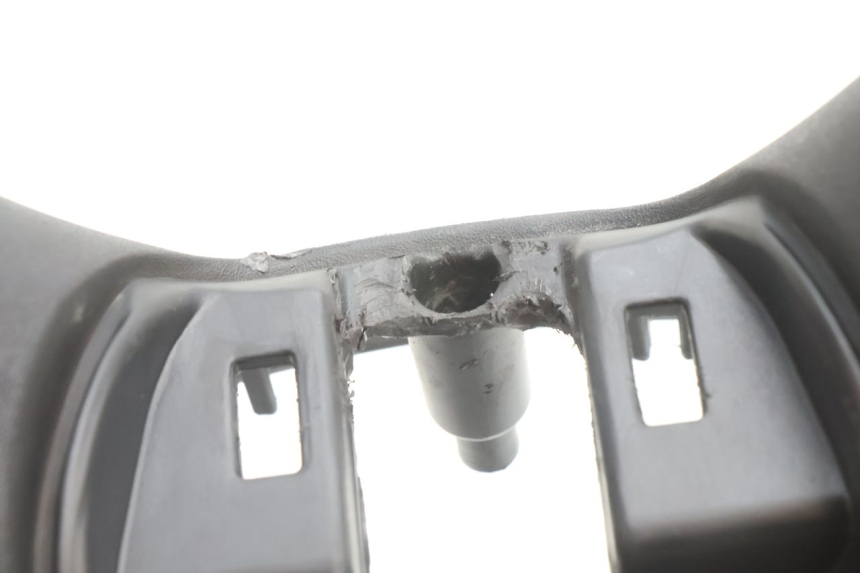 photo de COBERTURA DO GUIDÃO DIANTEIRO PIAGGIO MP3 500 (2016 - 2018) - Zoom do estado de desgaste
