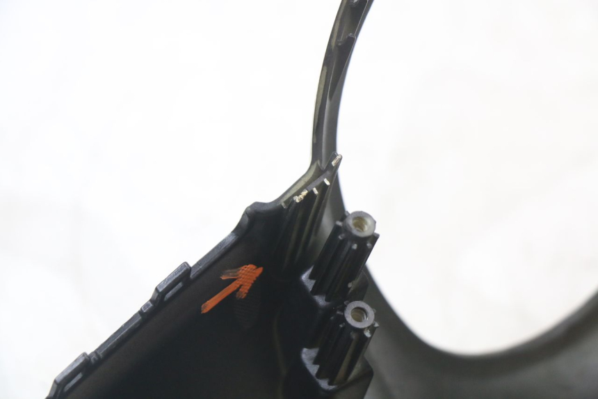 photo de COBERTURA DO GUIDÃO DIANTEIRO PEUGEOT DJANGO 125 (2014 - 2017) - Pontos de fixação