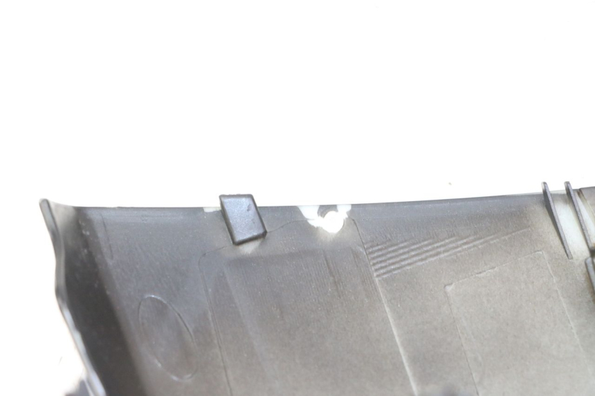 photo de PROTETOR DE GUIDÃO DIANTEIRO PEUGEOT VIVACITY 125 (2010 - 2017) - Detalhe da peça