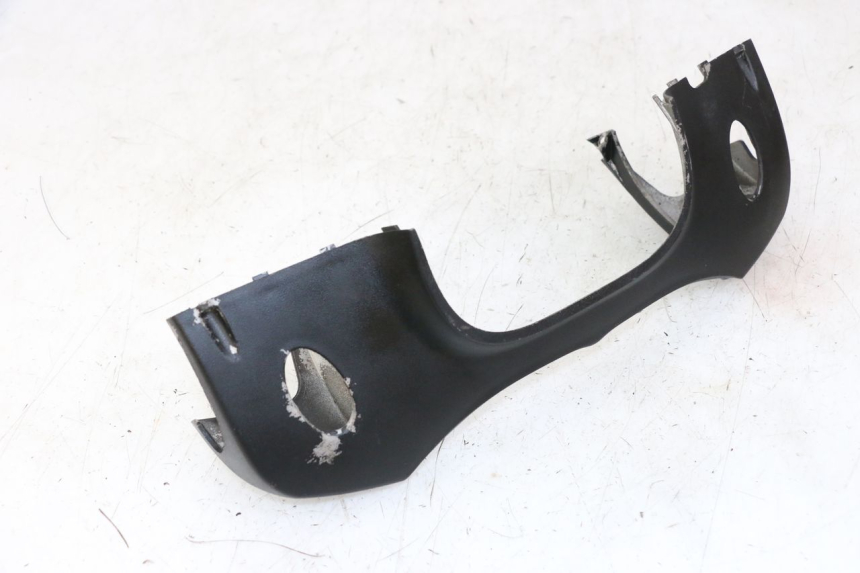 photo de COBERTURA DE GUIDÃO DIANTEIRO PIAGGIO BEVERLY 125 (1998 - 2005) - Outro ângulo de visão