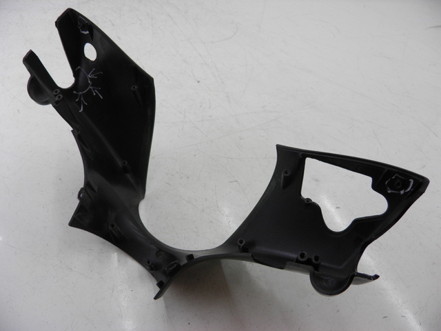 photo de PROTETOR DE GUIDÃO DIANTEIRO PIAGGIO ZIP 4T 50 (2001 - 2008) - Detalhe da peça