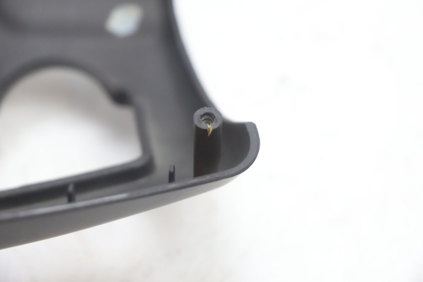 photo de PROTETOR DE GUIDÃO DIANTEIRO KEEWAY RY6 2T 50 (2011 - 2019) - Pontos de fixação