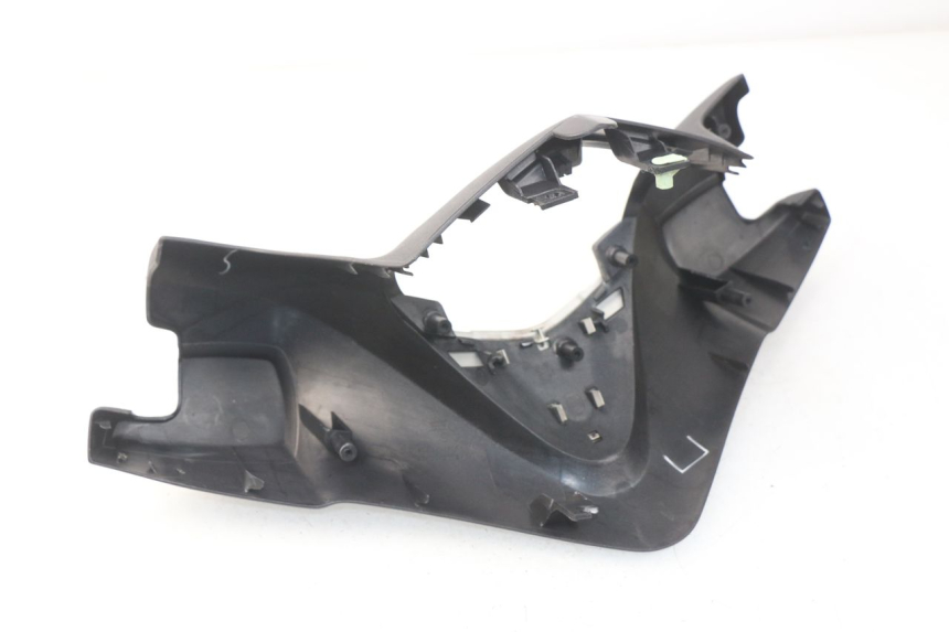 photo de PROTETOR DE GUIDÃO DIANTEIRO PEUGEOT SATELIS 300 (2012 - 2015) - Detalhe da peça