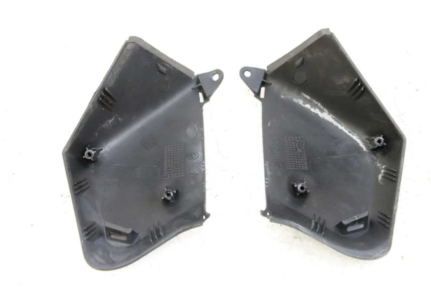 photo de COBERTURA DO GUIDÃO DIANTEIRO YAMAHA XMAX X-MAX 125 (2006 - 2009) - Detalhe da peça
