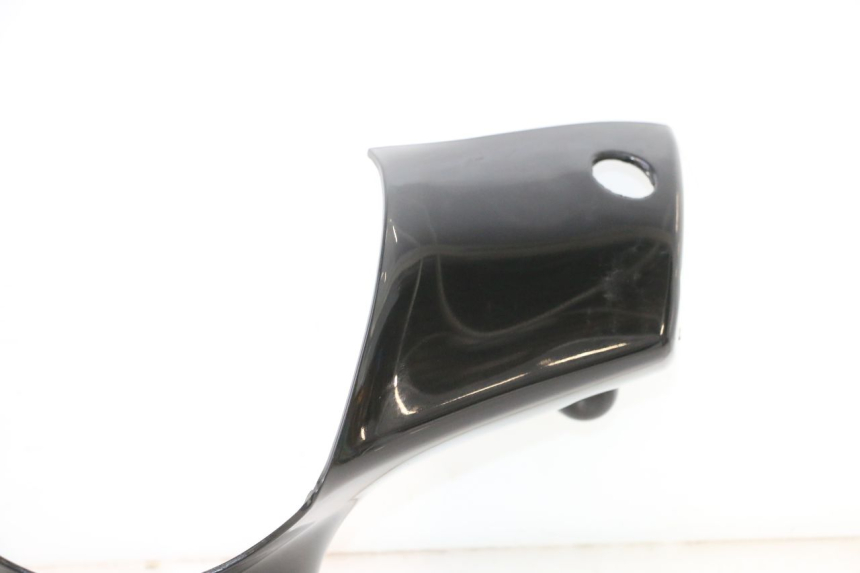 photo de COBERTURA DO GUIDÃO DIANTEIRO PIAGGIO ZIP 4T 50 (2006 - 2017) - Detalhes característicos