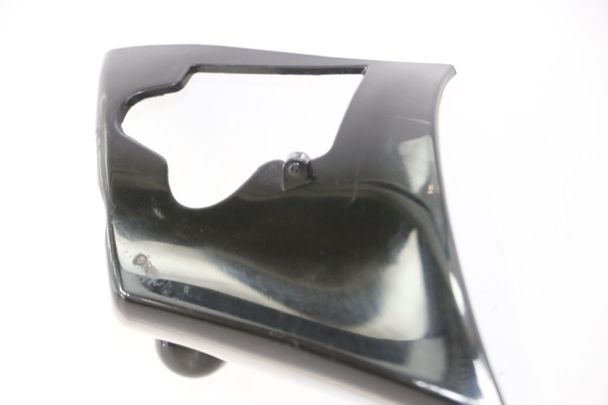 photo de COBERTURA DO GUIDÃO DIANTEIRO PIAGGIO ZIP 4T 50 (2006 - 2017) - Vista de perto