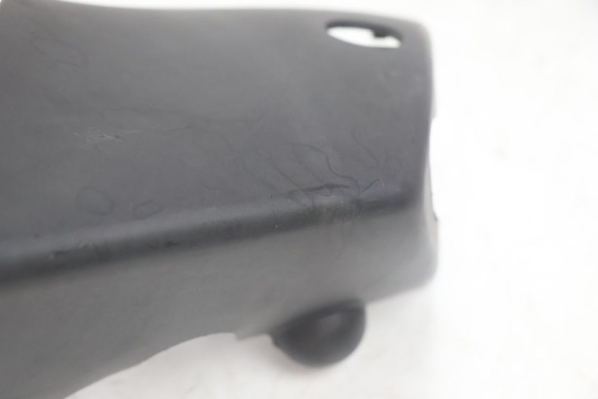 photo de COBERTURA DO GUIDÃO DIANTEIRO PIAGGIO ZIP IGET 4T 50 (2021 - 2023) - Outro ângulo de visão