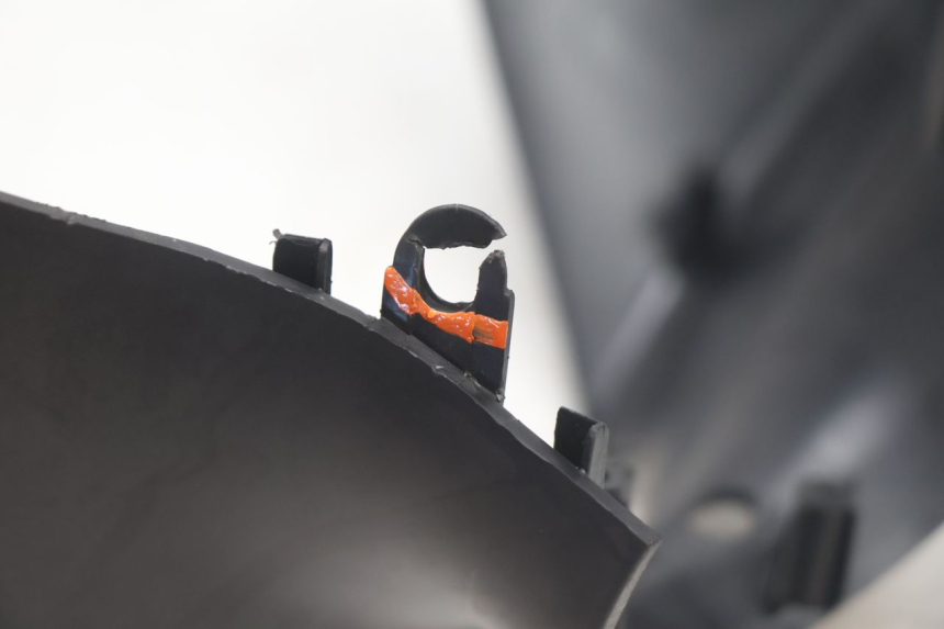photo de COBERTURA DO GUIDÃO DIANTEIRO PIAGGIO ZIP IGET 4T 50 (2021 - 2023) - Pontos de fixação