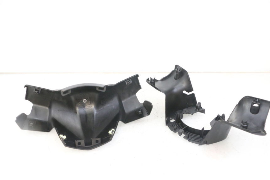 photo de PROTETOR DE GUIDÃO PEUGEOT CITYSTAR 50 (2013 - 2017) - Detalhes característicos