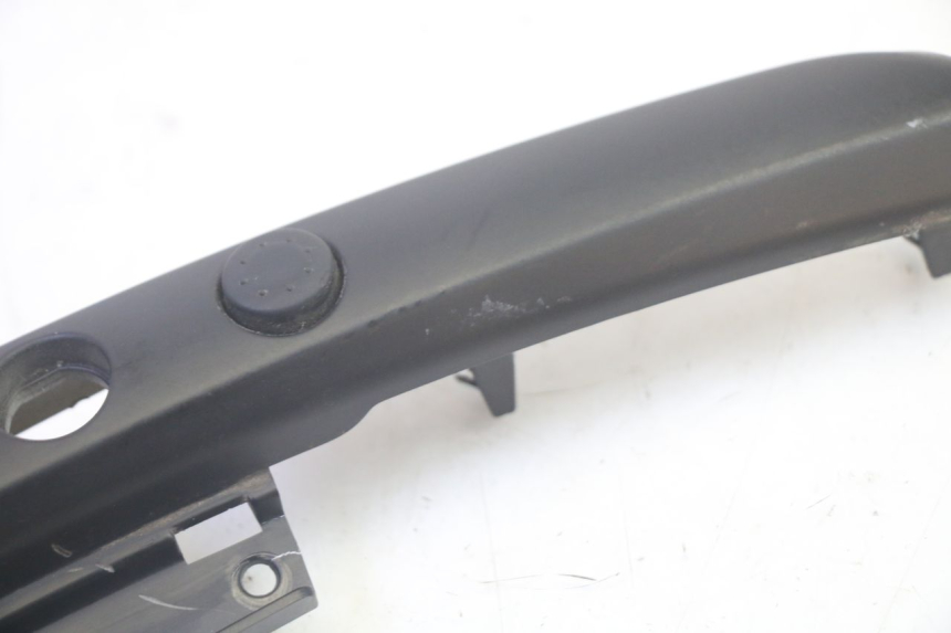 photo de CAPA DO GUIDÃO DO INTERRUPTOR PIAGGIO MP3 HPE 350 (2018 - 2020) - Pontos de fixação