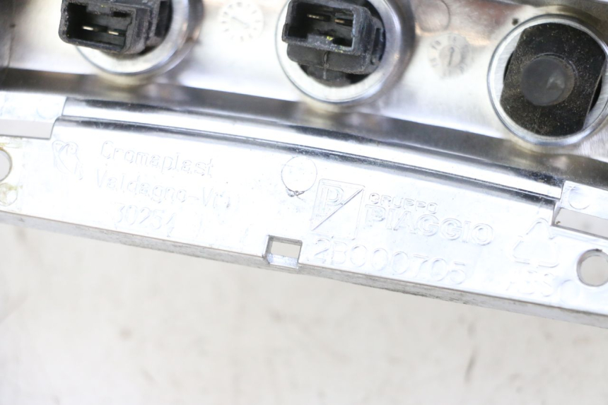photo de CAPA DO COMANDO DO GUIDÃO PIAGGIO MP3 500 (2014 - 2017) - Detalhe da peça