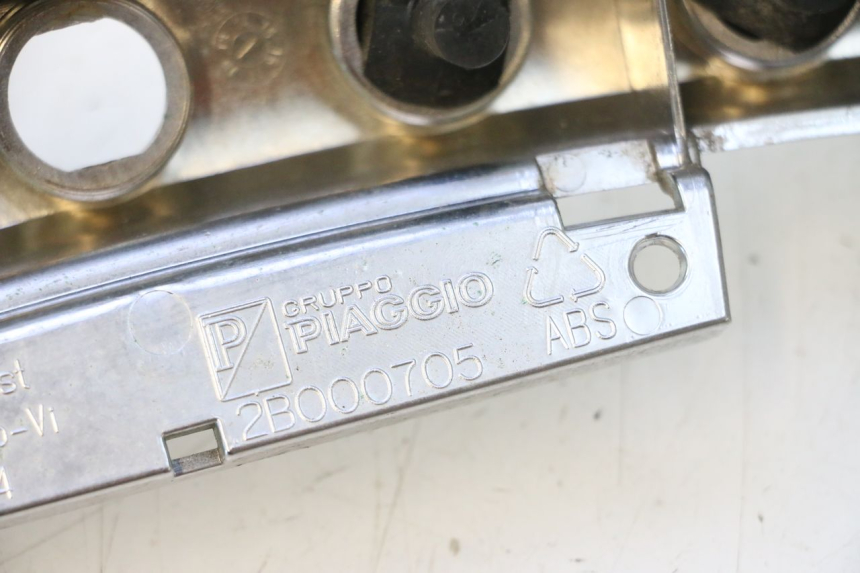 photo de CAPA DO COMANDO DO GUIDÃO PIAGGIO MP3 500 (2016 - 2018) - Detalhe da peça
