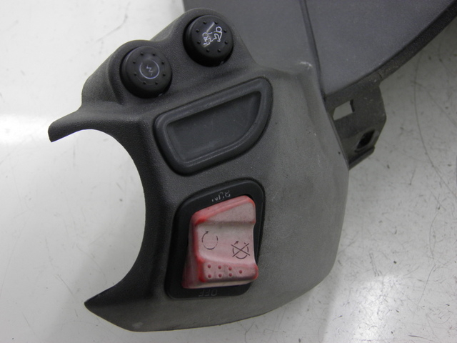 photo de CAPA DO COMANDO DO GUIDÃO PIAGGIO X8 STREET 125 (2006 - 2007) - Detalhe da peça
