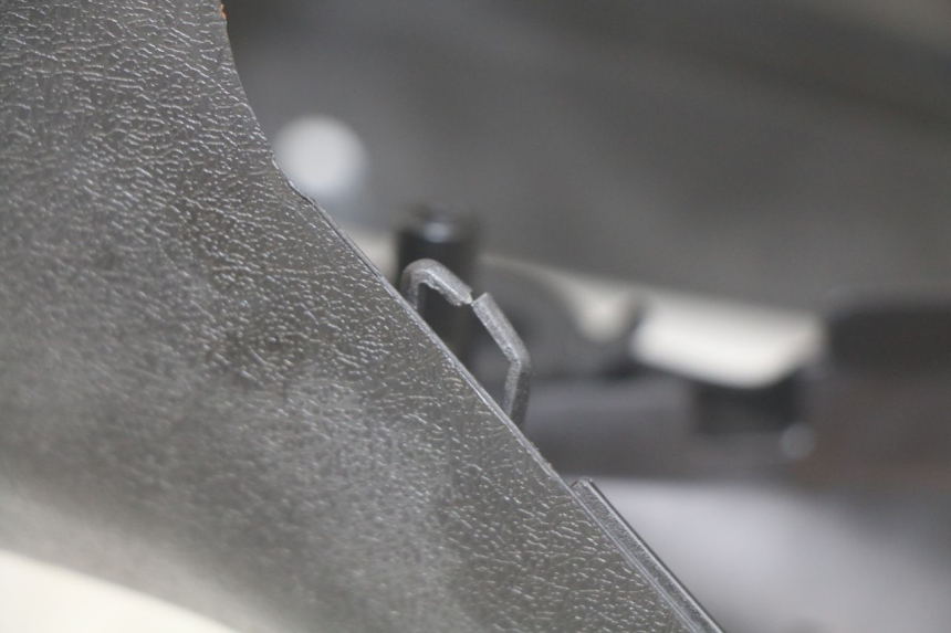 photo de CAPA DO COMANDO DO GUIDÃO YAMAHA XMAX X-MAX 125 (2006 - 2009) - Detalhe da peça