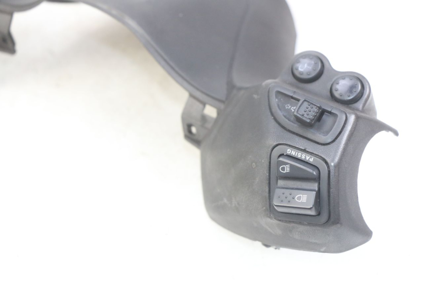 photo de CAPA DO COMANDO DO GUIDÃO PIAGGIO X9 EVOLUTION 125 (2003 - 2007) - Zoom do estado de desgaste