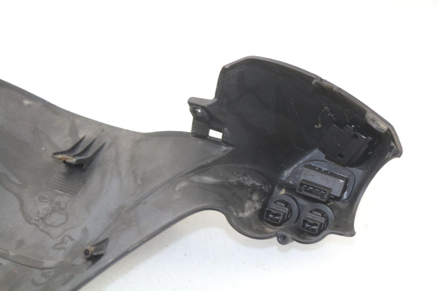 photo de CAPA DO GUIDÃO DO INTERRUPTOR PIAGGIO X9 125 (2000 - 2003) - Zoom do estado de desgaste