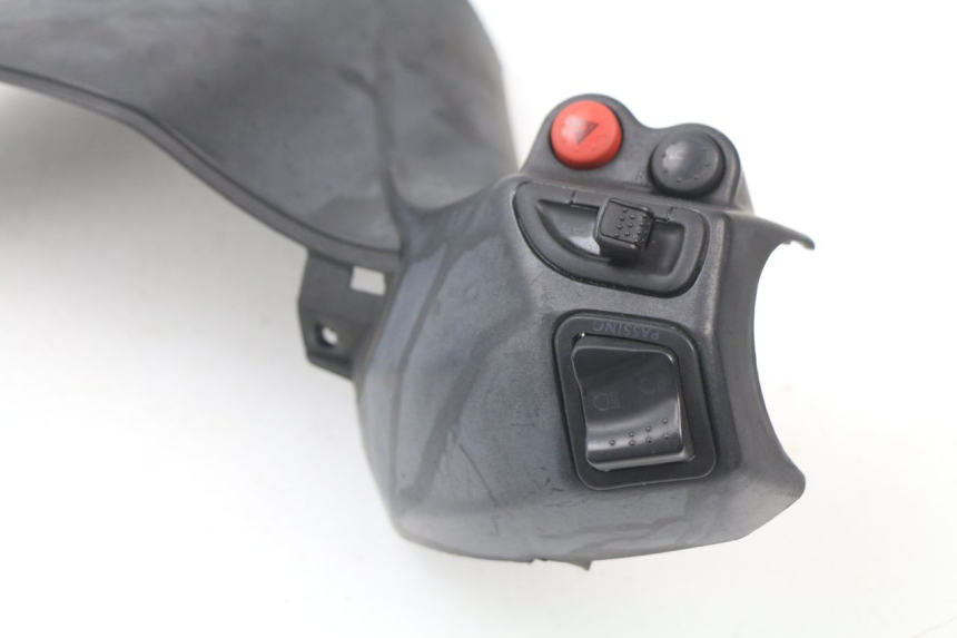photo de CAPA DO GUIDÃO DO INTERRUPTOR PIAGGIO X9 125 (2000 - 2003) - Estado da superfície