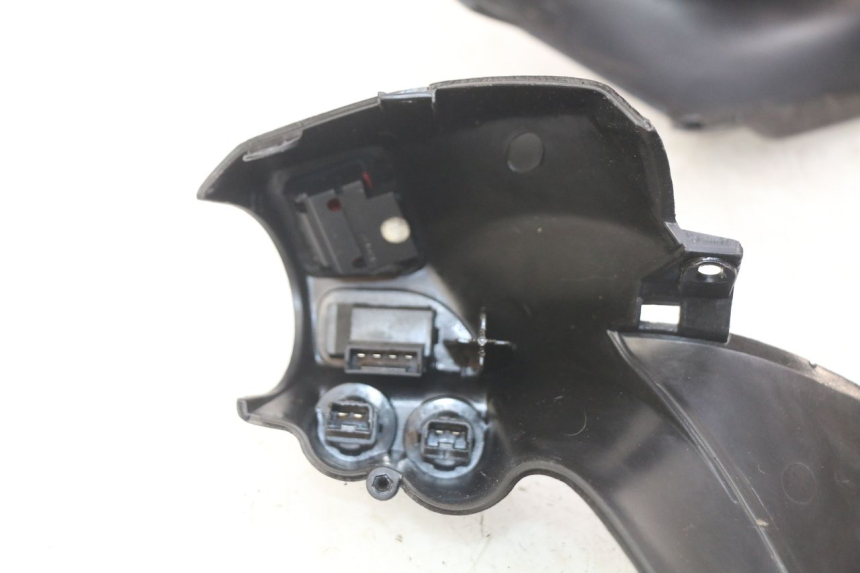 photo de CAPA DO GUIDÃO DO COMANDO PIAGGIO XEVO - X EVO 125 (2007 - 2017) - Detalhes característicos