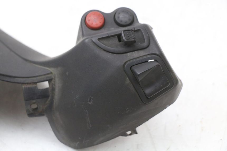 photo de CAPA DO GUIDÃO DO COMANDO PIAGGIO XEVO - X EVO 125 (2007 - 2017) - Peça verificada