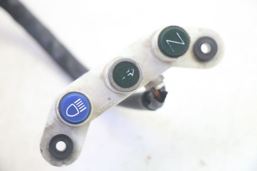 photo de CAPA DO COMANDO DO GUIDÃO KYMCO ZING 125 (1997 - 2003) - Detalhe da peça