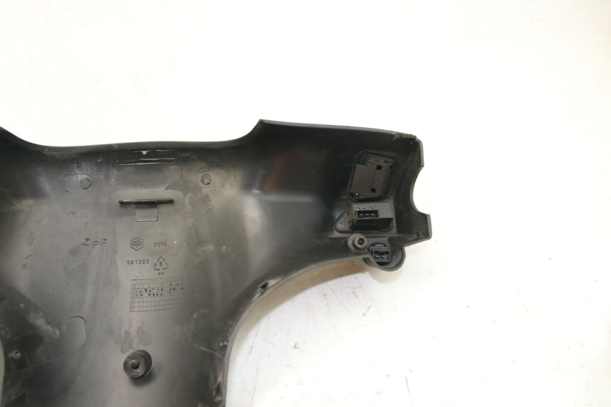 photo de CAPA DO COMANDO DO GUIDÃO PIAGGIO ZIP 4T 50 (2018 - 2020) - Zoom do estado de desgaste