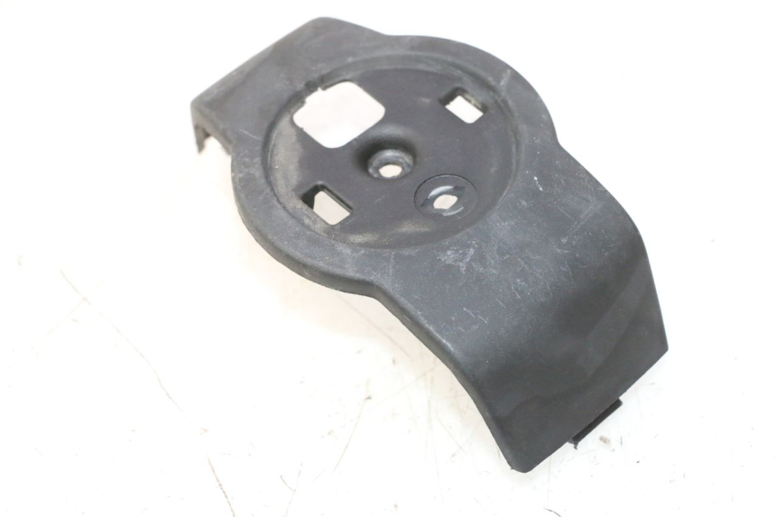 photo de PROTETOR DE GUIDÃO GILERA GP 800 (2007 - 2013) - Detalhe da peça