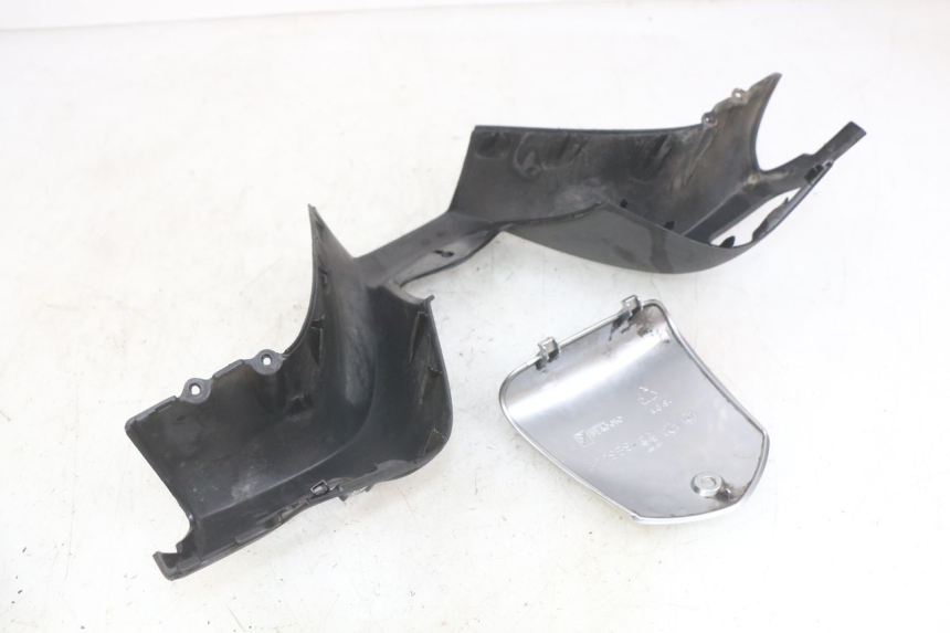 photo de PROTETOR DE GUIDÃO PIAGGIO MP3 LT 400 (2007 - 2012) - Pontos de fixação