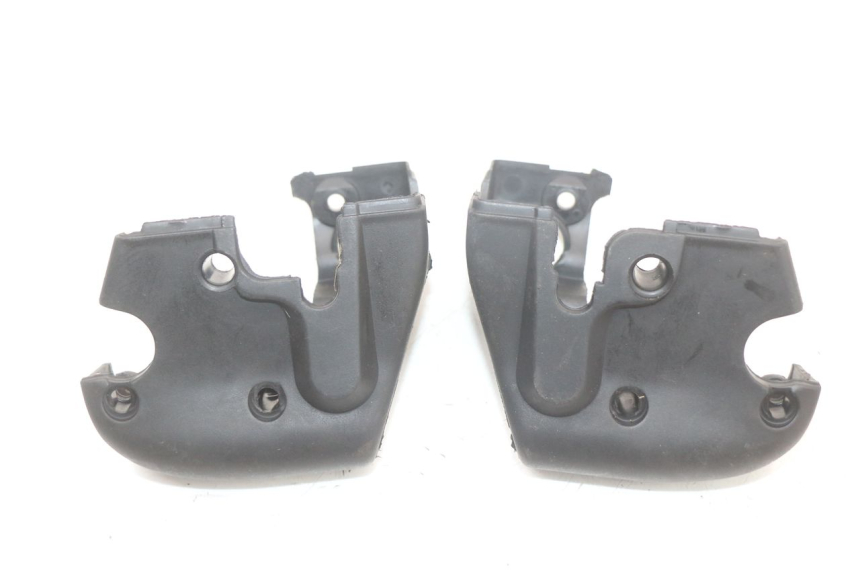 photo de PROTETOR DE GUIDÃO APRILIA SCARABEO GT 125 (1999 - 2007) - Detalhe da peça