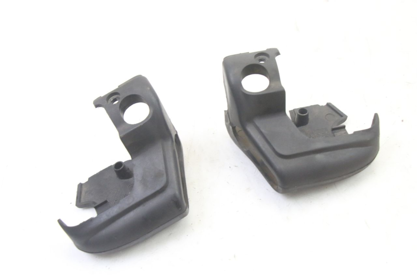 photo de PROTETOR DE GUIDÃO APRILIA SCARABEO GT TOURING 125 (1999 - 2005) - Zoom do estado de desgaste