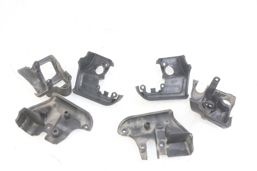 photo de PROTETOR DE GUIDÃO APRILIA SCARABEO LIGHT 125 (2007 - 2011) - Detalhe da peça
