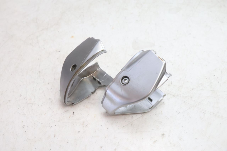 photo de PROTETOR DE GUIDÃO PIAGGIO VESPA PRIMAVERA 2T 50 (2013 - 2018) - Zoom do estado de desgaste