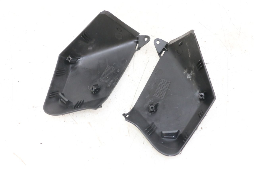 photo de PROTETOR DE GUIDÃO YAMAHA X-MAX XMAX 250 (2006 - 2009) - Detalhe da peça