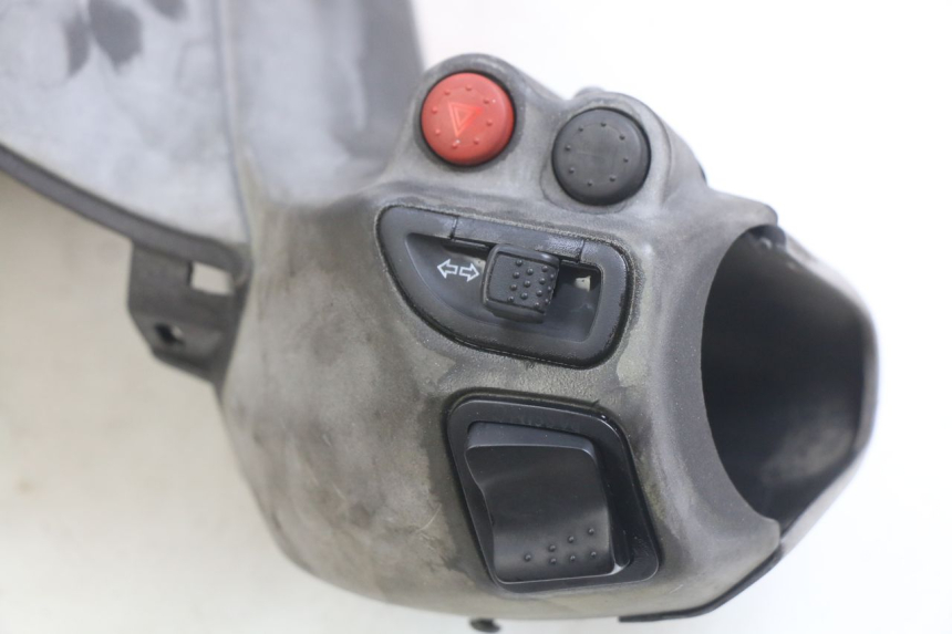 photo de PROTETOR DE GUIDÃO PIAGGIO X9 EVOLUTION 125 (2003 - 2007) - Detalhe da peça