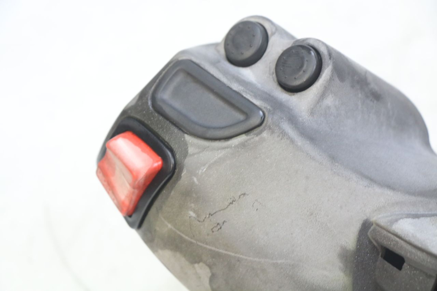 photo de PROTETOR DE GUIDÃO PIAGGIO X9 EVOLUTION 125 (2003 - 2007) - Zoom do estado de desgaste