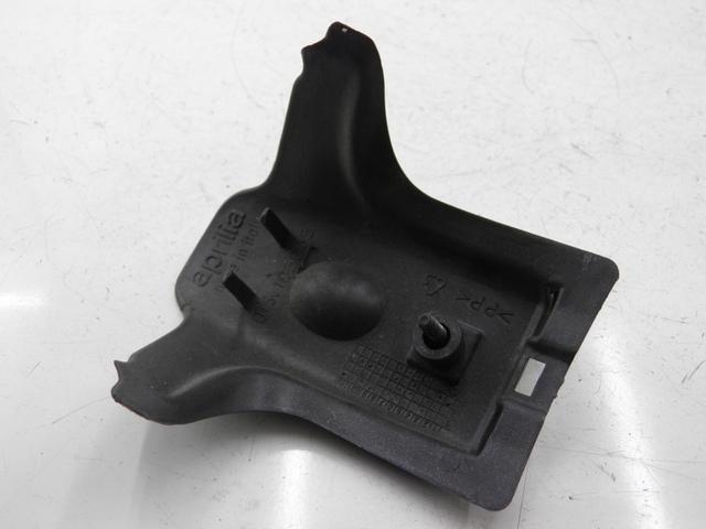 photo de GANCHO DE BOLSA APRILIA SCARABEO 100 (2003 - 2012) - Detalhe da peça