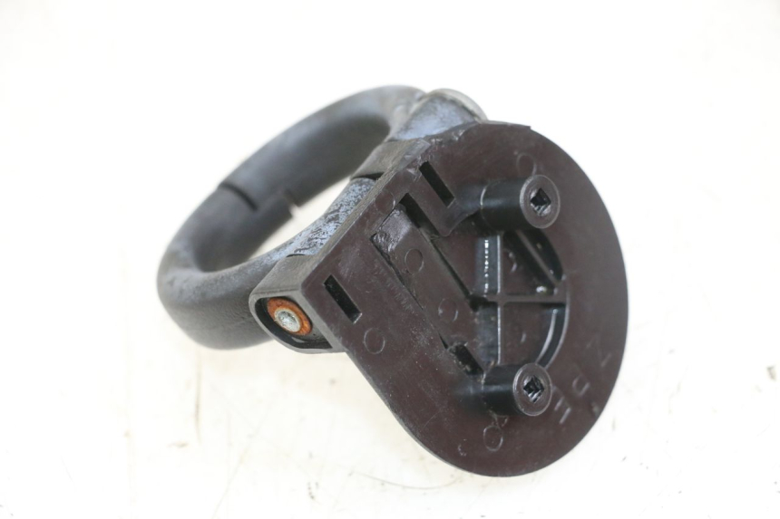 photo de GANCHO DE BOLSA APRILIA SR MOTARD 50 (2012 - 2018) - Zoom do estado de desgaste