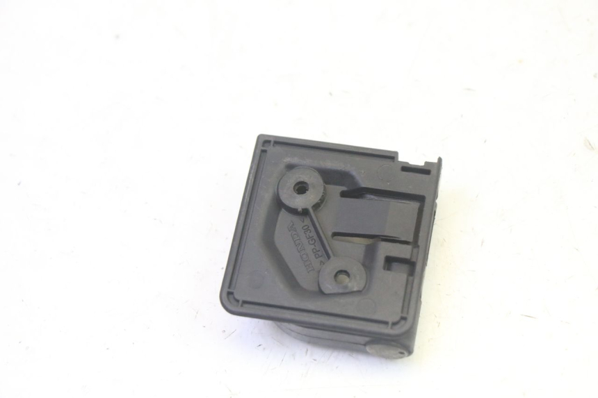 photo de GANCHO DE BOLSA HONDA FES S-WING SWING ABS 125 (2007 - 2015) - Outro ângulo de visão