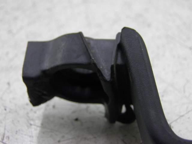 photo de GANCHO DE BOLSA HONDA NHX LEAD 110 (2008 - 2010) - Outro ângulo de visão