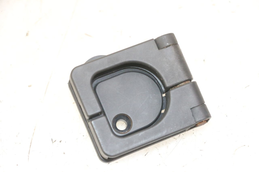 photo de GANCHO DE BOLSA PEUGEOT VIVACITY 125 (2010 - 2017) - Zoom do estado de desgaste