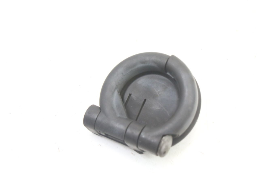 photo de GANCHO DE BOLSA PIAGGIO VESPA GRANTURISMO 125 (2003 - 2007) - Zoom do estado de desgaste