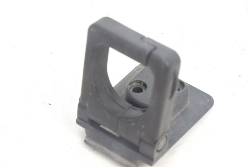 photo de GANCHO DE BOLSA DAELIM S2 125 (2006 - 2007) - Pontos de fixação