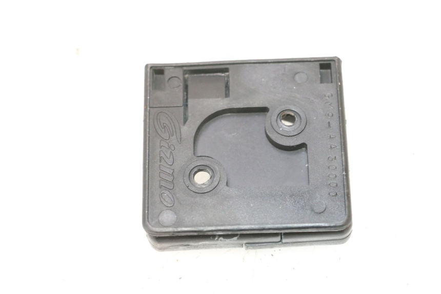 photo de GANCHO DE BOLSA PEUGEOT SATELIS COMPRESSOR K15 125 (2006 - 2009) - Outro ângulo de visão
