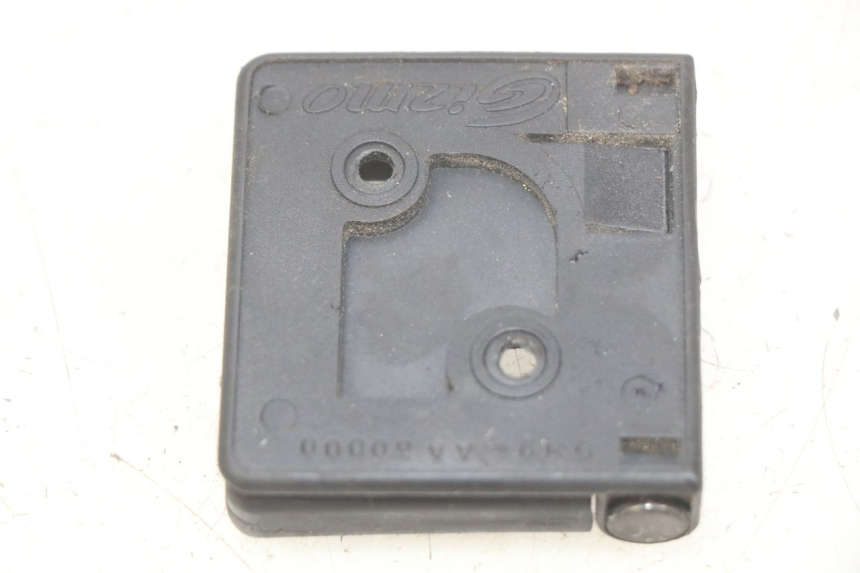 photo de GANCHO DE BOLSA PEUGEOT SATELIS 125 (2006 - 2009) - Zoom do estado de desgaste