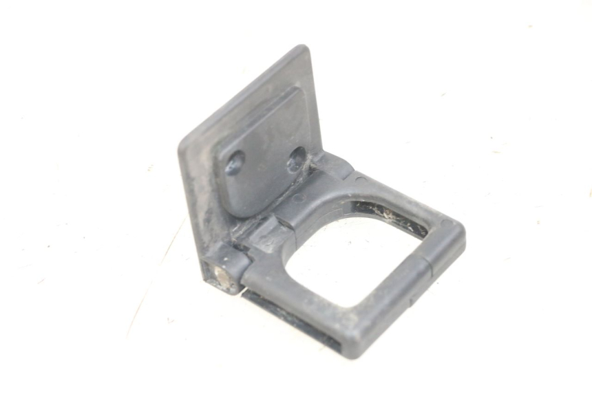 photo de GANCHO DE BOLSA PEUGEOT SATELIS 125 (2006 - 2009) - Detalhe da peça